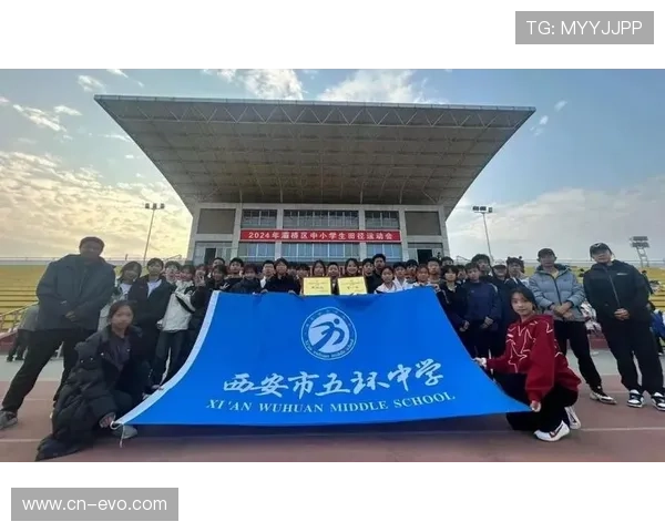 西安市五环中学男女足球队在灞桥区比赛中双双荣获奖项展示青春风采