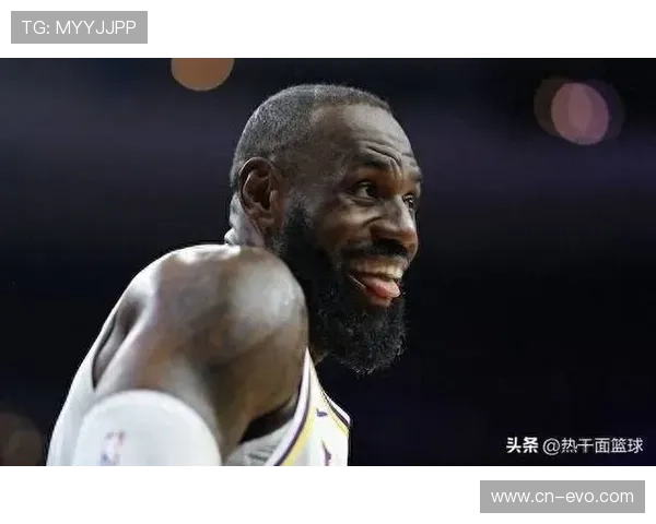 詹姆斯遭遇职业生涯最大争议回应引发球迷两极分化反应