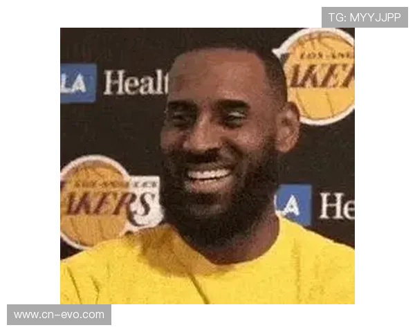 詹姆斯深夜突发社媒动态疑似正面回应外界热议引发球迷热烈讨论